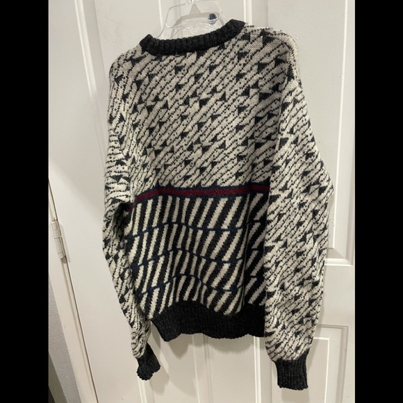 Vintage Cambridge Classics wool sweater medium - Picture 3 of 8